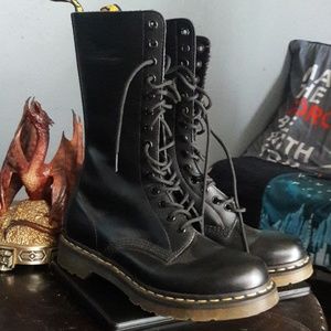 Doc Martens 14 hole boots